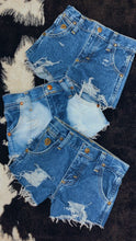 Load image into Gallery viewer, Wrangler distressed Shorts